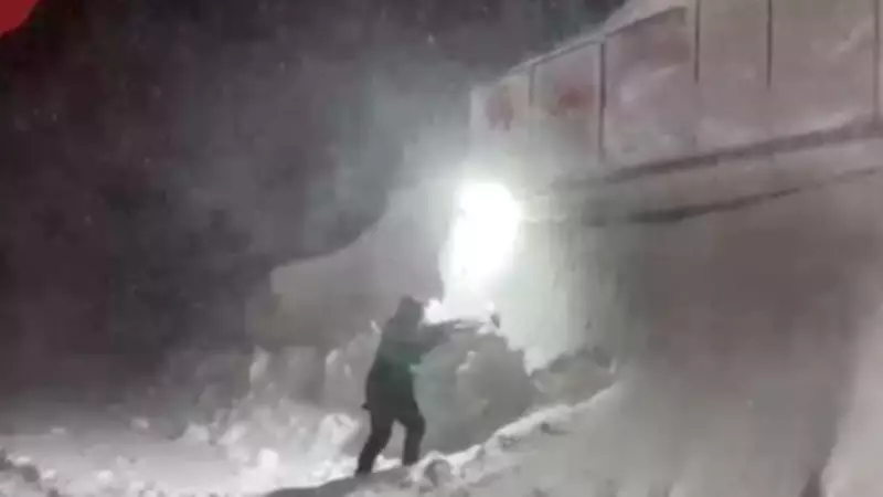 Erciyes Dağı'nda Kar Kalınlığı 3 Metreyi Buldu, Tipi Etkili Oluyor