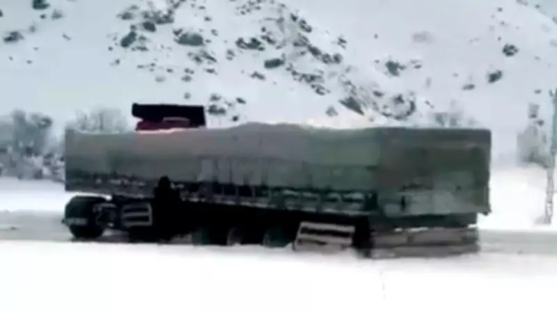 Erzincan-Erzurum Karayolunda TIR Kazası: Trafik Tek Yönlü Kapandı, 2 Yaralı