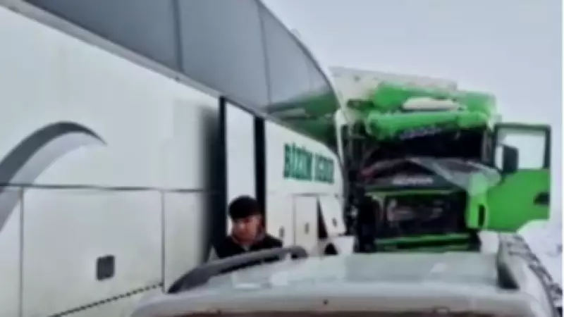 Erzurum'da Siste Zincirleme Kaza: Yaralılar Var, Sağlık Ekipleri Sevk Edildi