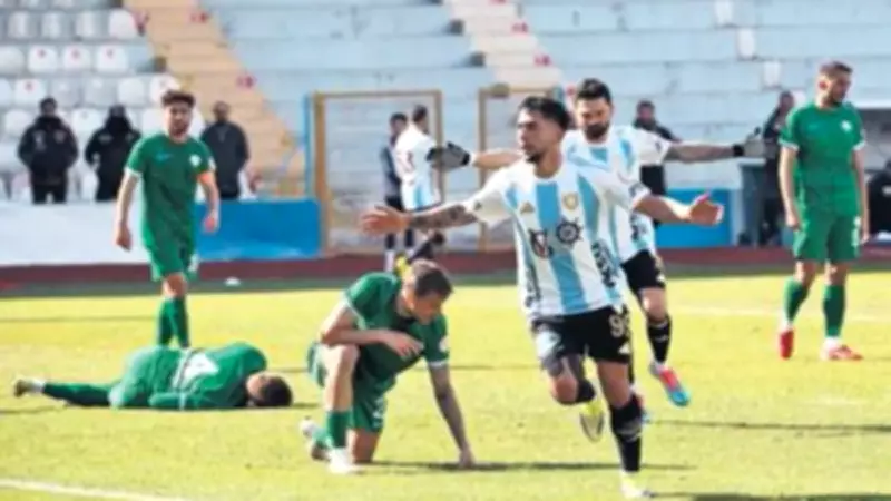 Erzurumspor Liderliğe Oturdu: Serik Spor'u 4-0 Mağlup Etti