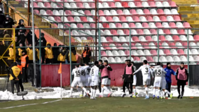 Erzurumspor Liderliğini Sürdürdü: Vanspor'u 3-0 Mağlup Etti