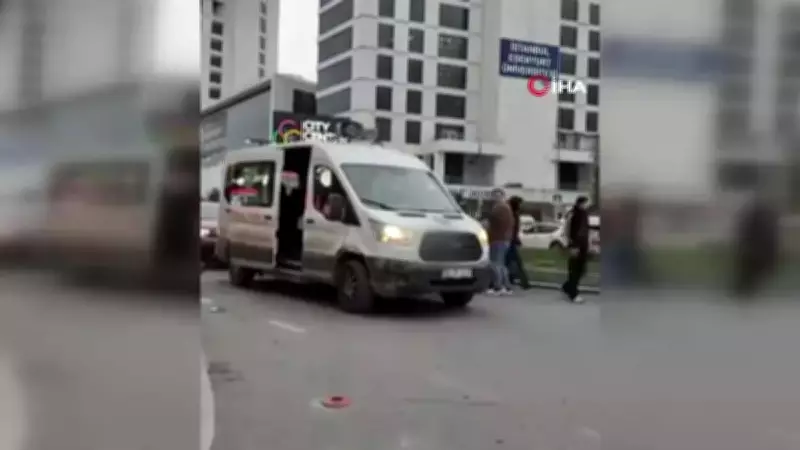 Esenyurt'ta Trafik Kavgası Cep Telefonu Kamerasına Yansıdı: İki Sürücüye Para Cezası