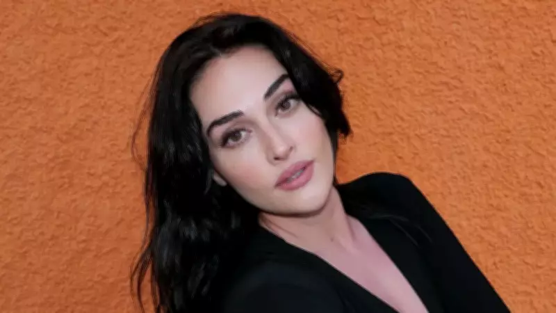 Esra Bilgiç'in 13 Yıl Önceki Hali Ortaya Çıktı! Estetiksiz Görüntüsü Şaşırttı