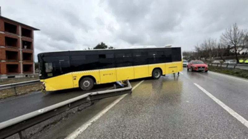 İETT Otobüsü Bariyerlere Çarptı: 5 Kişi Yaralandı, 2'si Hastaneye Kaldırıldı