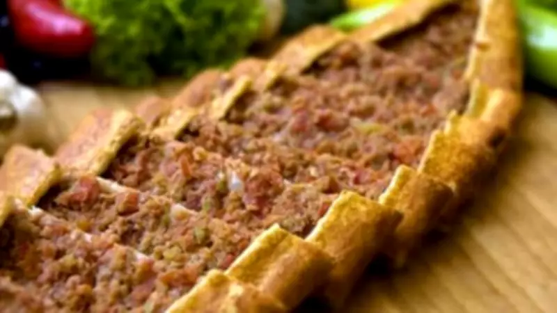 Evde Kıymalı Pide Yapımı: Çıtır Hamur ve Sulu İçin Püf Noktaları