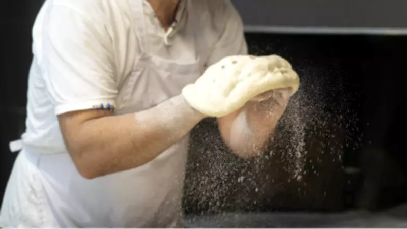 Evde Mükemmel Pide Hamuru Yapmanın Püf Noktaları ve Tarifi