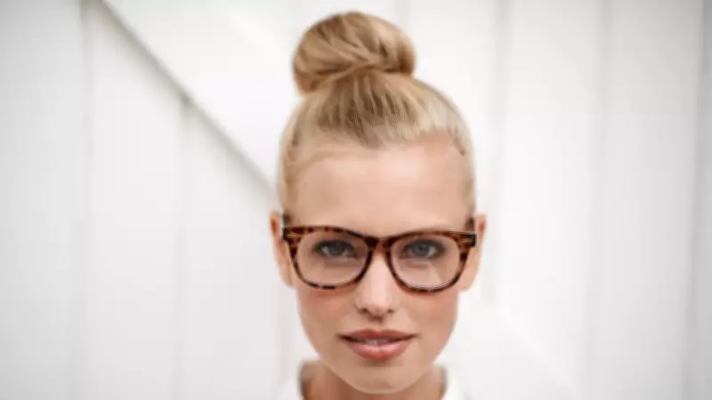 Evde Profesyonel Topuz Yapımı: Yüz Şekline Göre Modeller ve Bozulmayan Teknikler