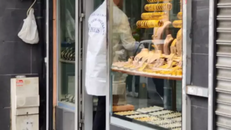 Eyüpsultan'da Kuyumcu Soygun Girişimi: Silahlı Saldırıda İş Yeri Sahibi Yaralandı