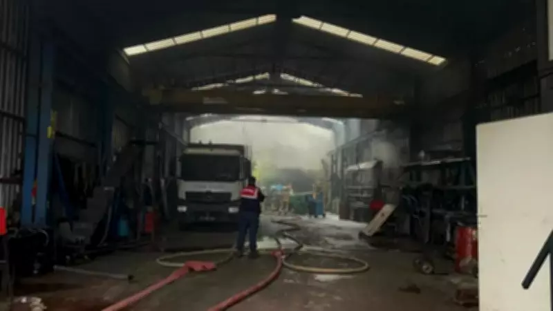 Eyüpsultan'da İş Yeri Yangını: Alevler Komşu İşletmelere Sıçradı