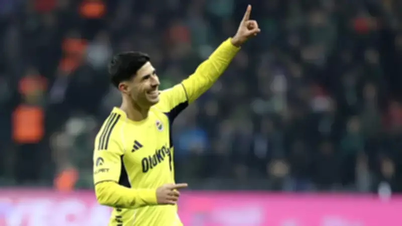 Fenerbahçe, Kocaelispor'u 2-0 Mağlup Ederek Liderlik Yolunda Önemli Bir Galibiyet Aldı