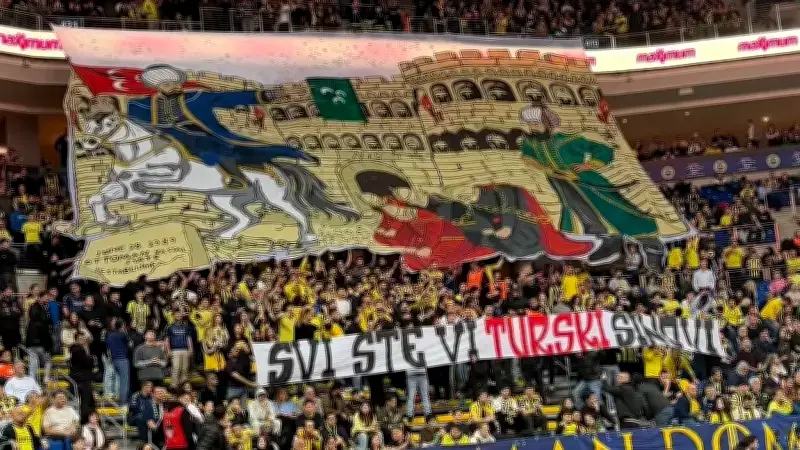 Fenerbahçe Taraftarından Tarihi Yanıt: 'Hepiniz Türk Evlatlarısınız' Pankartı