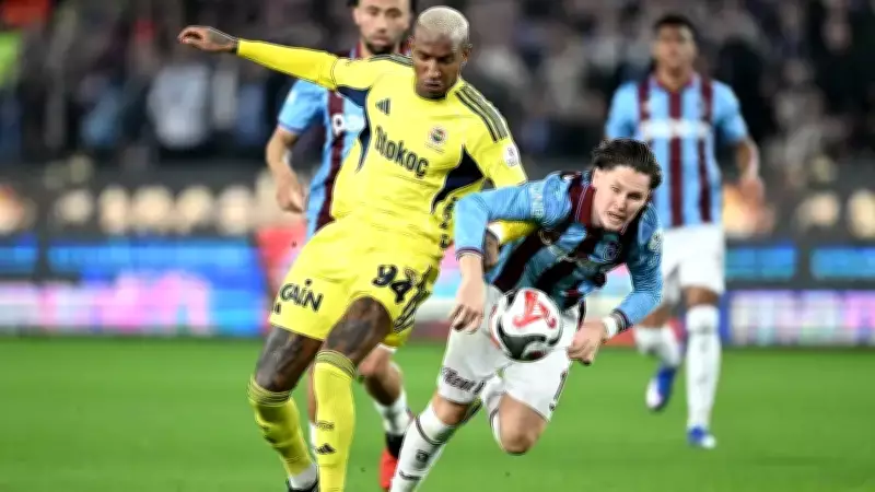 Fenerbahçe, Trabzonspor'u 3-2 Mağlup Ederek Liderlik Yolunda İlerledi