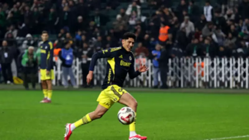 Fenerbahçe'nin Trabzonspor Maçı Kamp Kadrosu Açıklandı: Levent Mercan Geri Döndü