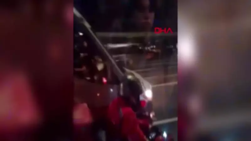 Fırtınada Köprüde Zorlanan Motokuryeye Ambulans ve Metrobüs Kalkan Oldu