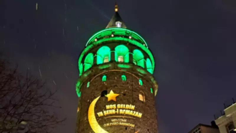 Galata Kulesi Ramazan'da Yeşile Büründü: İftar Vakti Görsel ve İşitsel Olarak Duyuruluyor