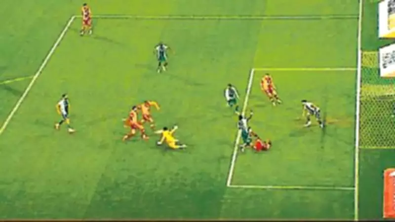 Galatasaray'ın Savunma Yıldızı Boey, Topla Oyunuyla Etkisini Sürdürüyor