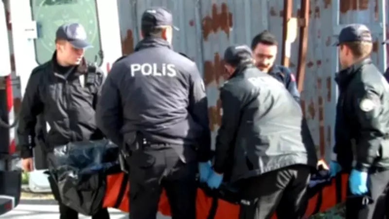 Gaziosmanpaşa'da Boş Arazide 80 Yaşında Erkek Cesedi Bulundu