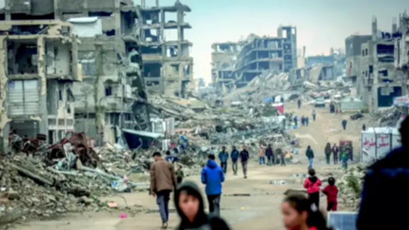 Gazze'de İnsanlık Krizi: 2,3 Milyon Kişi Çadırlarda, Su İçin Kilometrelerce Yürüyor