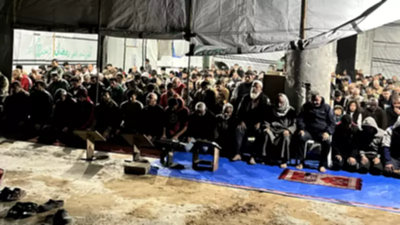 Gazze'de Savaşın Gölgesinde İlk Teravih Coşkusu Yaşandı