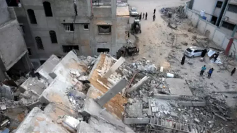 Gazze'de İsrail Saldırıları: İki Filistinli Hayatını Kaybetti