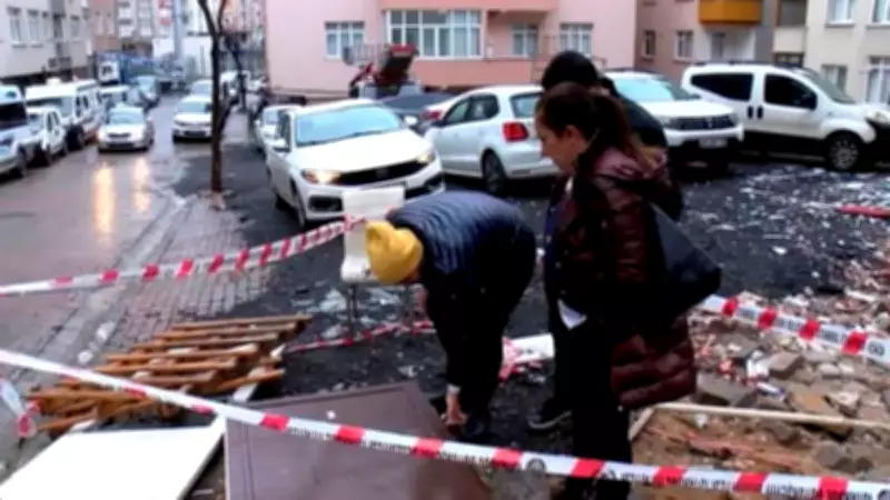 Güngören'de Hurdacıların Çaldığı Rögar Kapağı Yerine Konan Kapıya Basan Çocuk Düştü