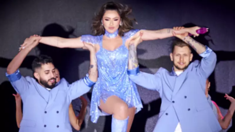 Hadise, Sevgililer Günü'nde Kıbrıs'ta Sevenleriyle Buluştu