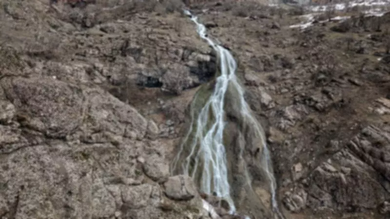 Hakkari'de Karların Erimesiyle Kırca Şelalesi Yeniden Hayat Buldu