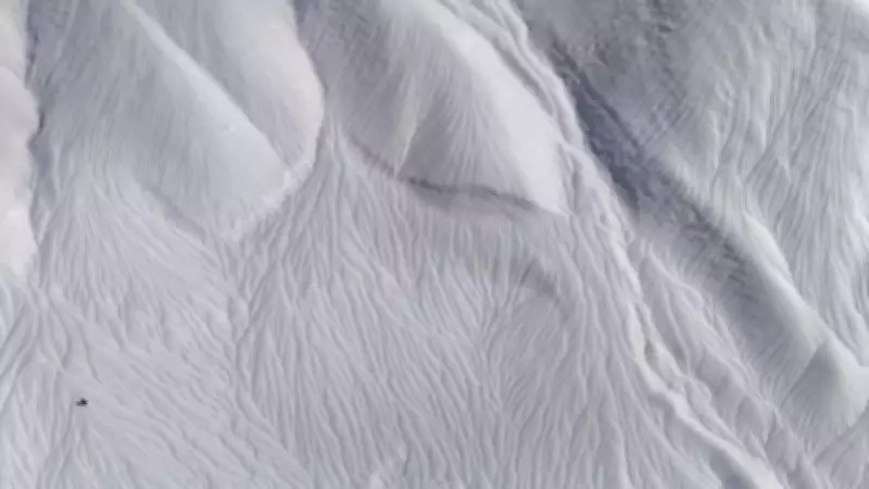 Hakkari'de Nadir Doğa Olayı: Rüzgarın Şekillendirdiği 'Kar Dalgaları' Şaşırttı