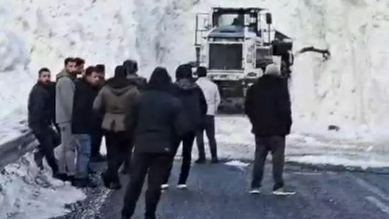 Hakkâri-Van ve Şırnak Yolunda Çığ Düşmesi: Ulaşım Kısmen Açıldı