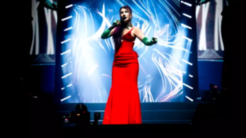 Hande Yener'den Duygu Yüklü Sezen Aksu Konseri: 22 Bin Kişiyle Buluştu