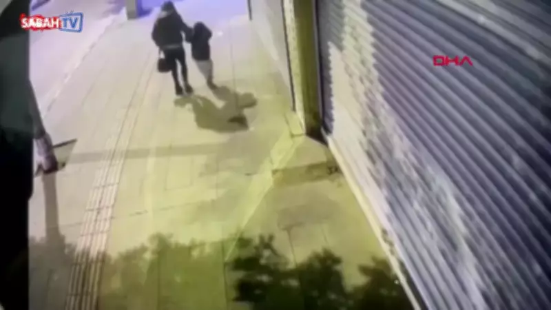 Hatay'da Anne ile Kızı, Çöken Binadan Savrulan Beton Parçalarından Son Anda Kurtuldu