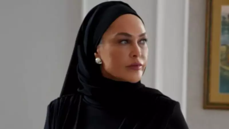 Hülya Avşar'ın Ev Keyfi: Şömine Başında Pazar Dinlencesi