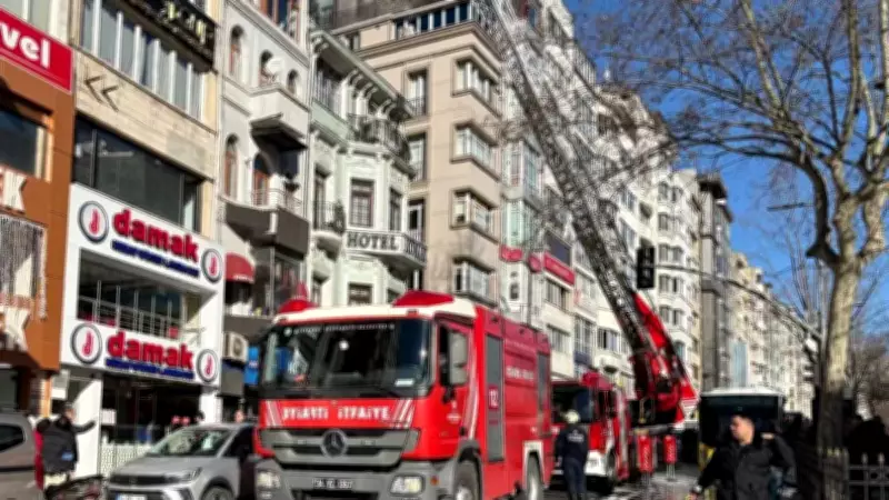 Şişli'de Restoran Bacasında Çıkan Yangın İtfaiye Ekiplerince Söndürüldü