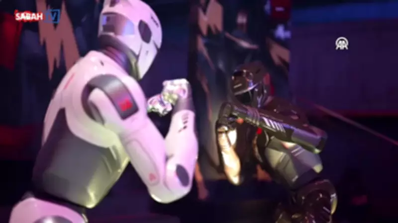 Çin'de Geliştirilen İnsansı Robotlar Kung Fu Şovuyla Büyüledi