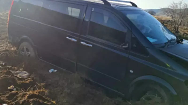 Isparta'da Feci Trafik Kazası: 10 Kişi Yaralandı, Araç Şarampole Savruldu