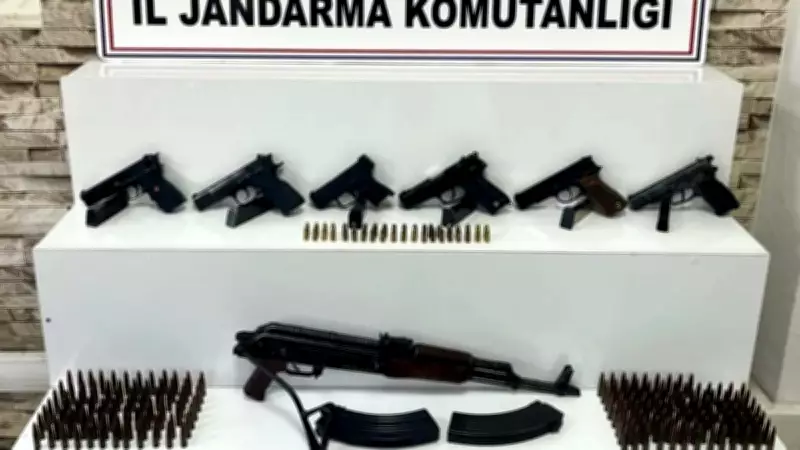 Jandarma Diyarbakır'da Büyük Operasyon: 104 Firari Yakalandı, Silah ve Uyuşturucu Ele Geçirildi