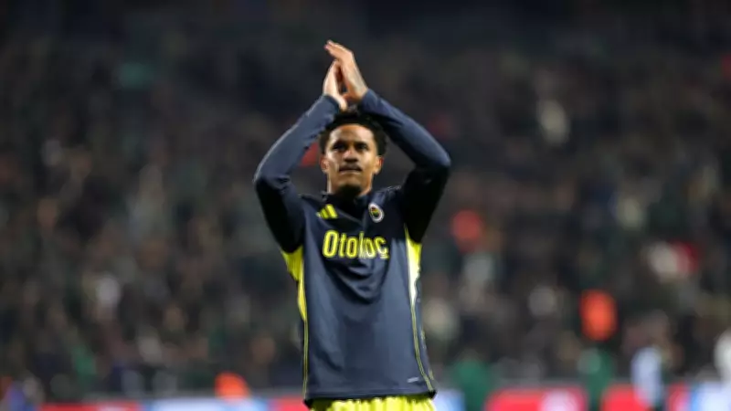 Jayden Oosterwolde, Domenico Tedesco'nun Fenerbahçe'deki Vazgeçilmezi Oldu