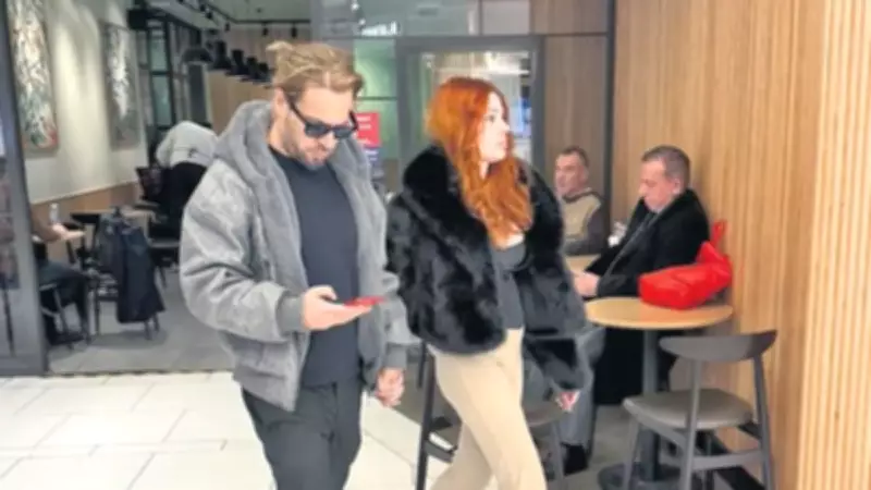 Kaan Taşaner ve Seray Duran'dan Etiler'de Romantik Kahve Keyfi