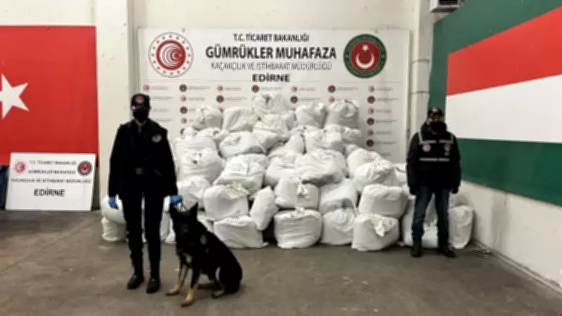 Kapıkule'de Büyük Esrar Operasyonu: 914 Kilo Ele Geçirildi, 3 Kişi Tutuklandı