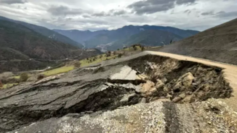 Karabük'te Heyelan: Bir Köy Yolu Ulaşıma Kapandı
