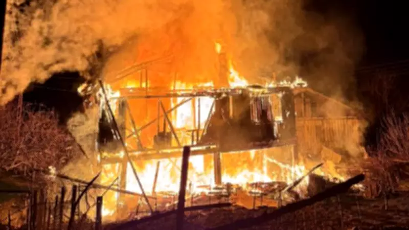 Karabük'te İki Katlı Ahşap Evde Çıkan Yangın, Konutu Kullanılmaz Hale Getirdi