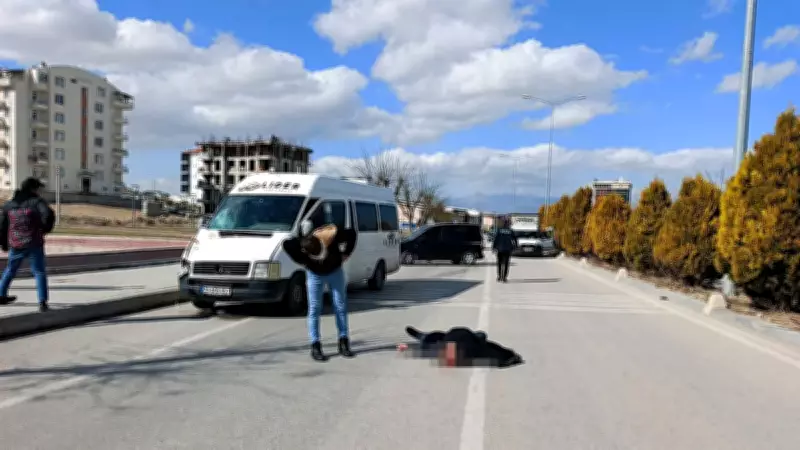 Karaman'da Feci Kaza: Yolun Karşısına Geçerken Minibüs Çarptı, 1 Kişi Hayatını Kaybetti