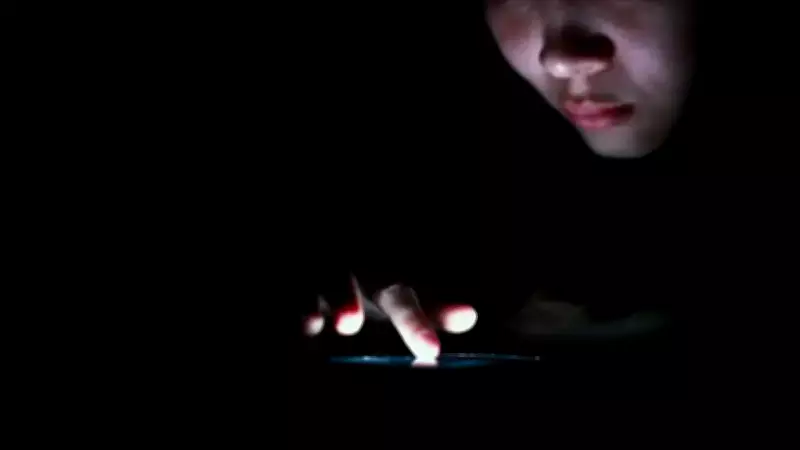 Karanlıkta Telefon Kullanımı Göz Sağlığını Tehdit Ediyor