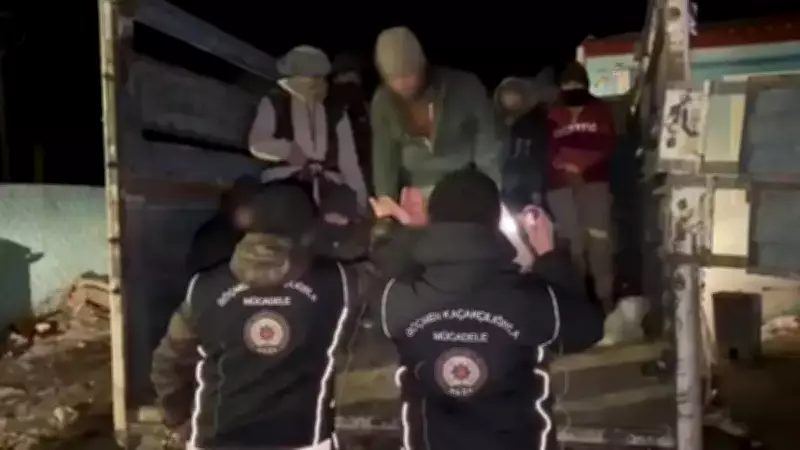 Kars'ta Göçmen Kaçakçılığı Operasyonu: 19 Göçmen Yakalandı, 3 Şüpheli Tutuklandı