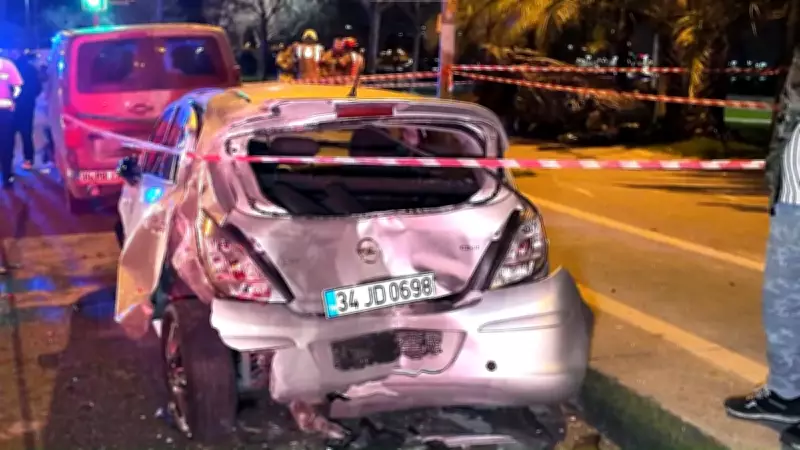 Kartal'da Virajı Alamayan Otomobil Takla Attı: 2 Kişi Yaralandı