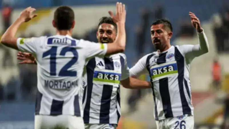 Kasımpaşa, Fatih Karagümrük'ü 3-2 Yenerek Ligde Yükselişe Geçti