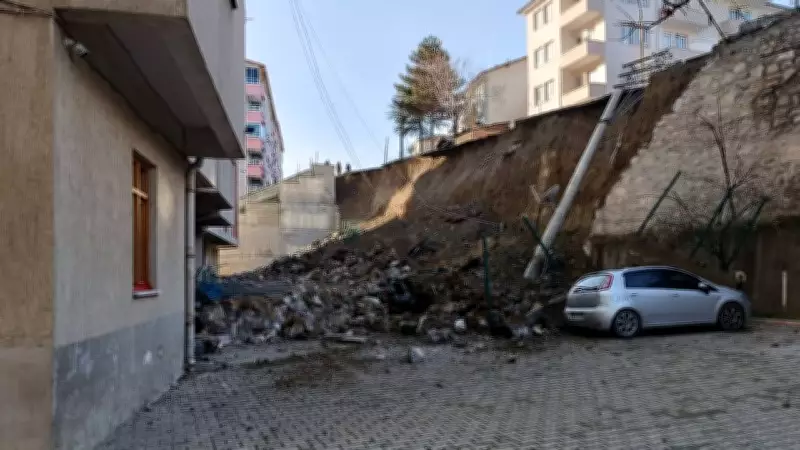 Kastamonu Tosya'da İstinat Duvarı Çöktü: 7 Otomobil Enkaz Altında Kaldı