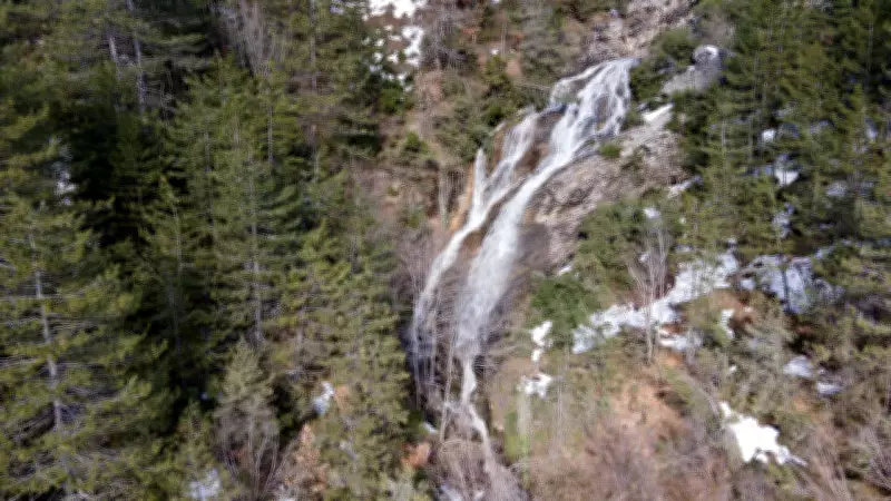 Kastamonu'da Kar Şelalesi Doğa Fotoğrafçılarını Büyülüyor