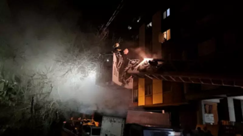 Kağıthane'deki Büyük Yangında 11 Kişi ve Bir Köpek Kurtarıldı