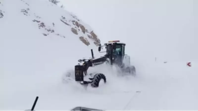 Kayseri-Malatya Karayolu Yoğun Kar Yağışı ve Tipi Nedeniyle Trafiğe Kapatıldı